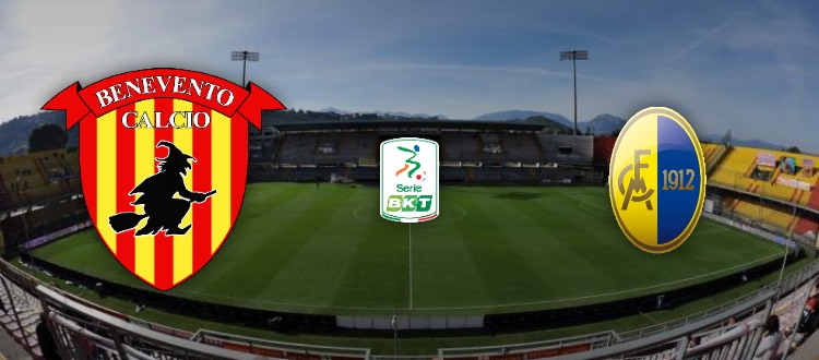 Scudetti Benevento e Modena sullo sfondo dello Stadio Ciro Vigorito